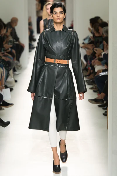 Look 27